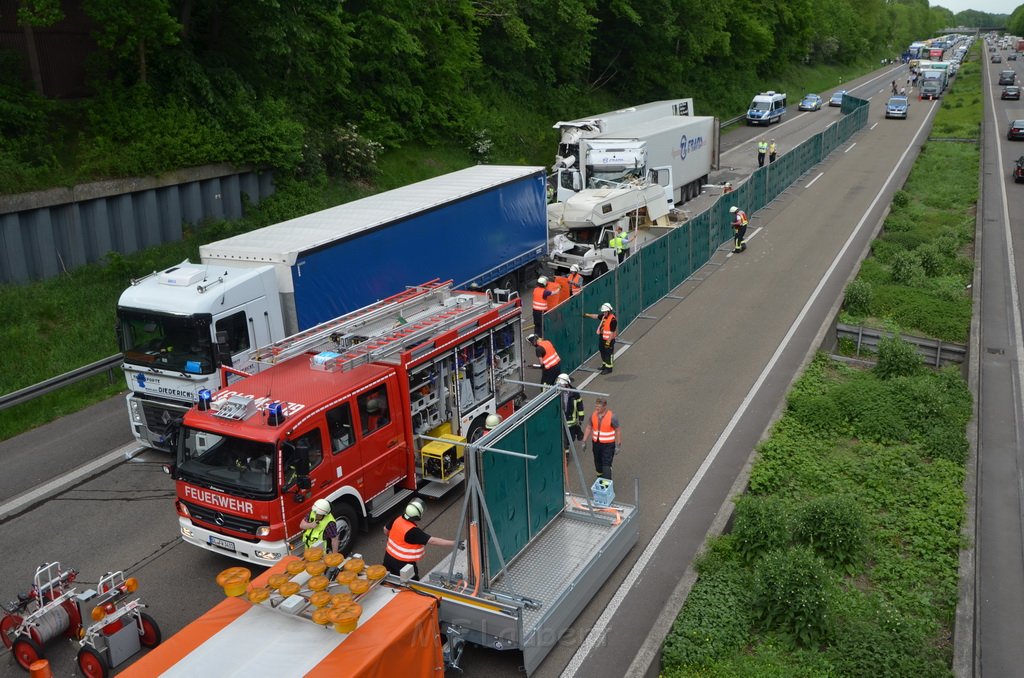 Wieder schwerer VU A 1 Rich Saarbruecken vorm AK Leverkusen P2000.JPG - Miklos Laubert